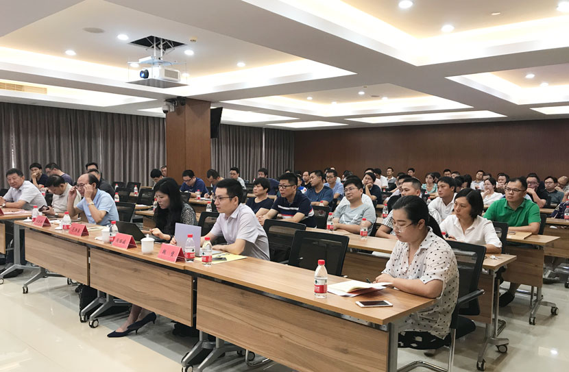 天桥起重肖建平董事长亲临爱游戏app官方下载v1.0.2讲解员工持股计划